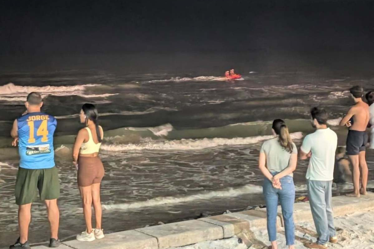 Populares acompanham buscas por menina desaparecida em mar no Recife/Foto: Reprodução/Instagram