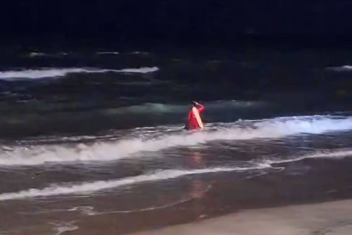 Bombeiros fizeram buscas por menina desaparecida no mar em Boa Viagem (Foto: Reprodução/Instagram)