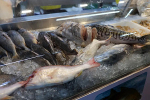 No total, a pesquisa analisou 45 itens, sendo 26 tipos de peixes, 10 de crust&aacute;ceos e 9 produtos de mercearia
