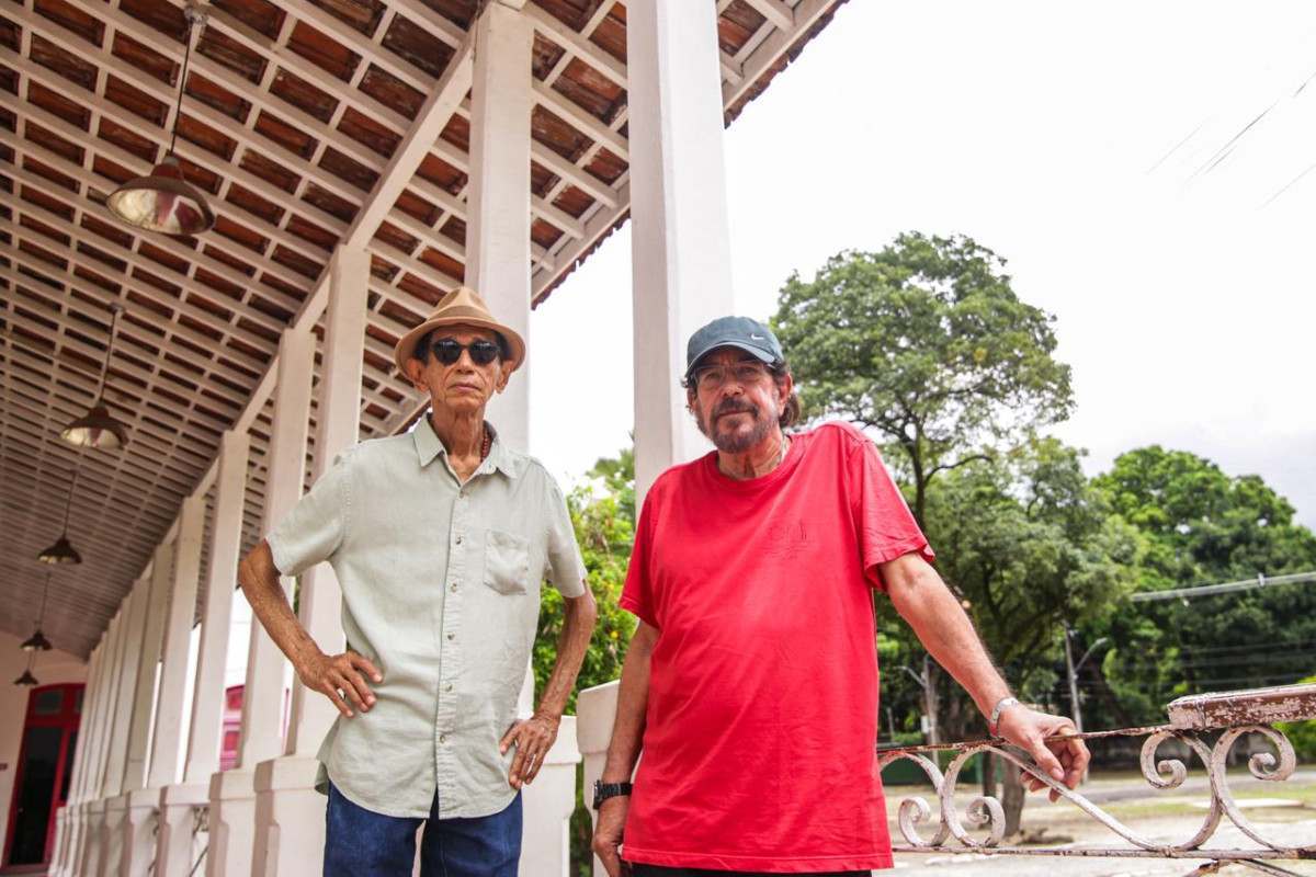 Almir de Oliveira e Marco Polo são os remanescentes vivos da formação original da Ave Sangria (Foto: Crysli Viana/DP Foto)