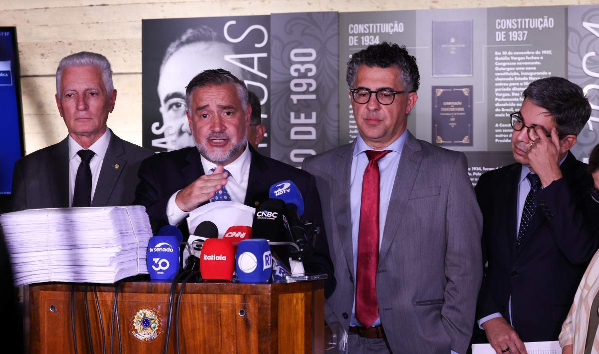 Deputado Paulo Pimenta durante coletiva a imprensa para falar sobre relatório paralelo dos governistas./Lula Marques/Agência Brasil