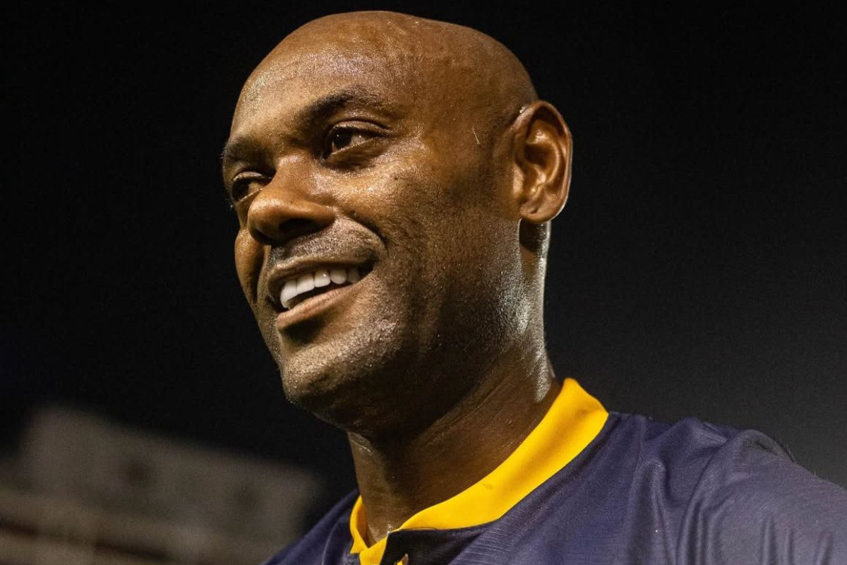 Vagner Love, atacante do Retrô/Reprodução