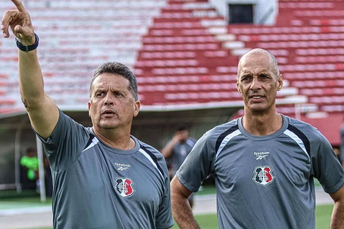 Claudinei Oliveira, técnico do Santa Cruz/Evelyn Victoria / Santa Cruz