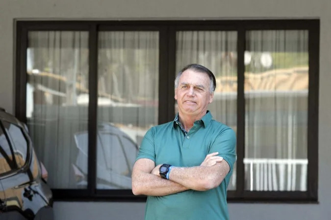 Moraes autorizou a prisão domiciliar temporária de Bolsonaro, considerando a necessidade de recuperação da saúde fora do ambiente prisional/Sergio Lima/AFP