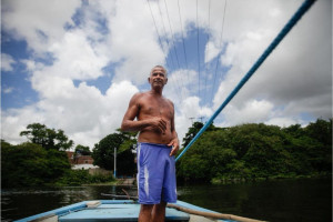 Barqueiro "Pai" herdou of&iacute;cio desempenhado por sua fam&iacute;lia h&aacute; 100 anos