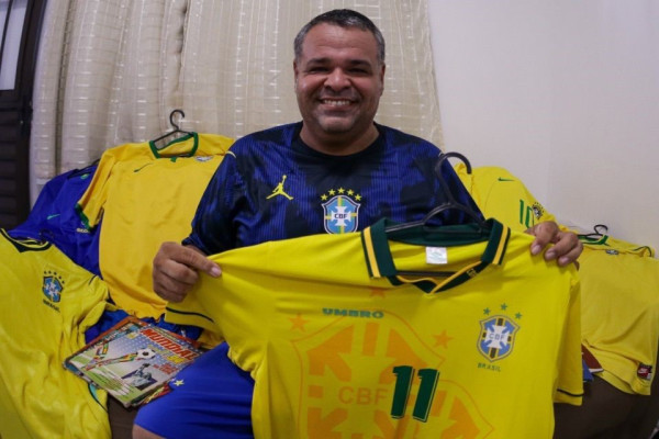 João Felipe, colecionador de camisas da Seleção Brasileira (Rafael Vieira / DP Foto)