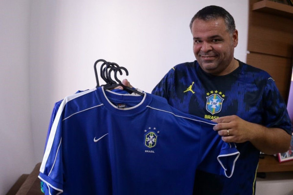João Felipe, colecionador de camisas da Seleção Brasileira (Rafael Vieira / DP Foto)