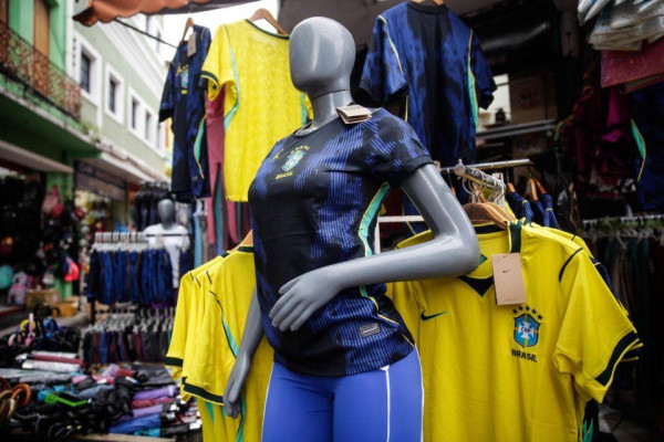 Itens do Brasil em preparativos para a Copa do Mundo (Marina Torres / DP Foto)