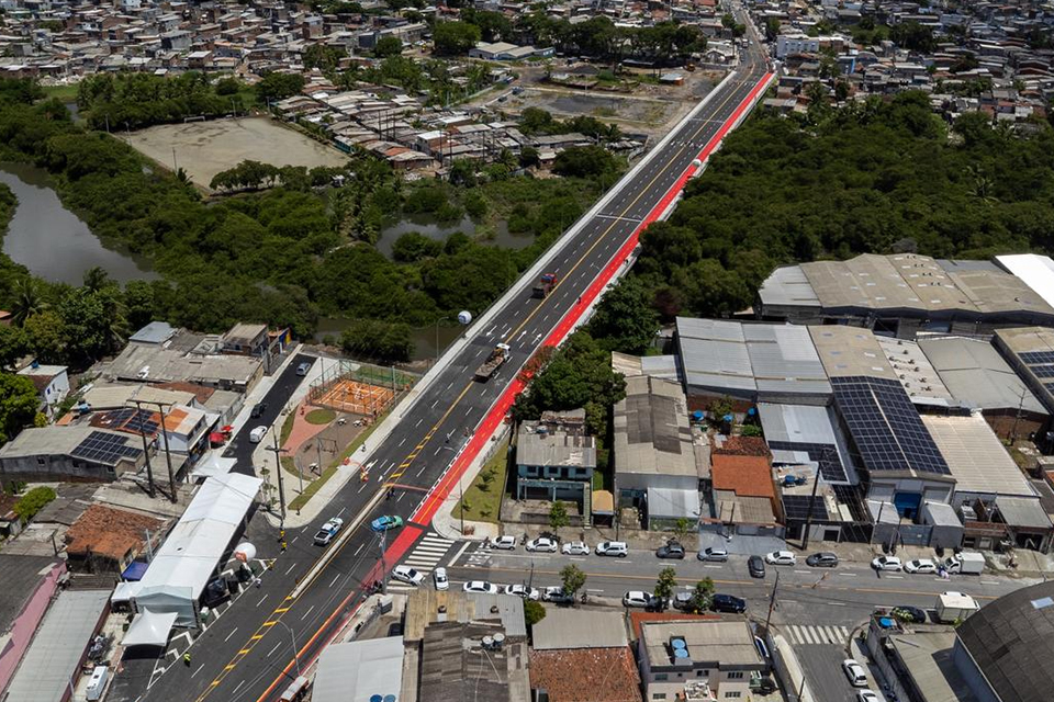 Ponte Júlia Santiago liga os bairros de Areias e Imbiribeira /RAFAELVIEIRA/DP