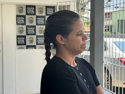 Aline prestou depoimento, nesta sexta (27), horas após ter o carro atacado a tiros /Mariana de Sousa/DP