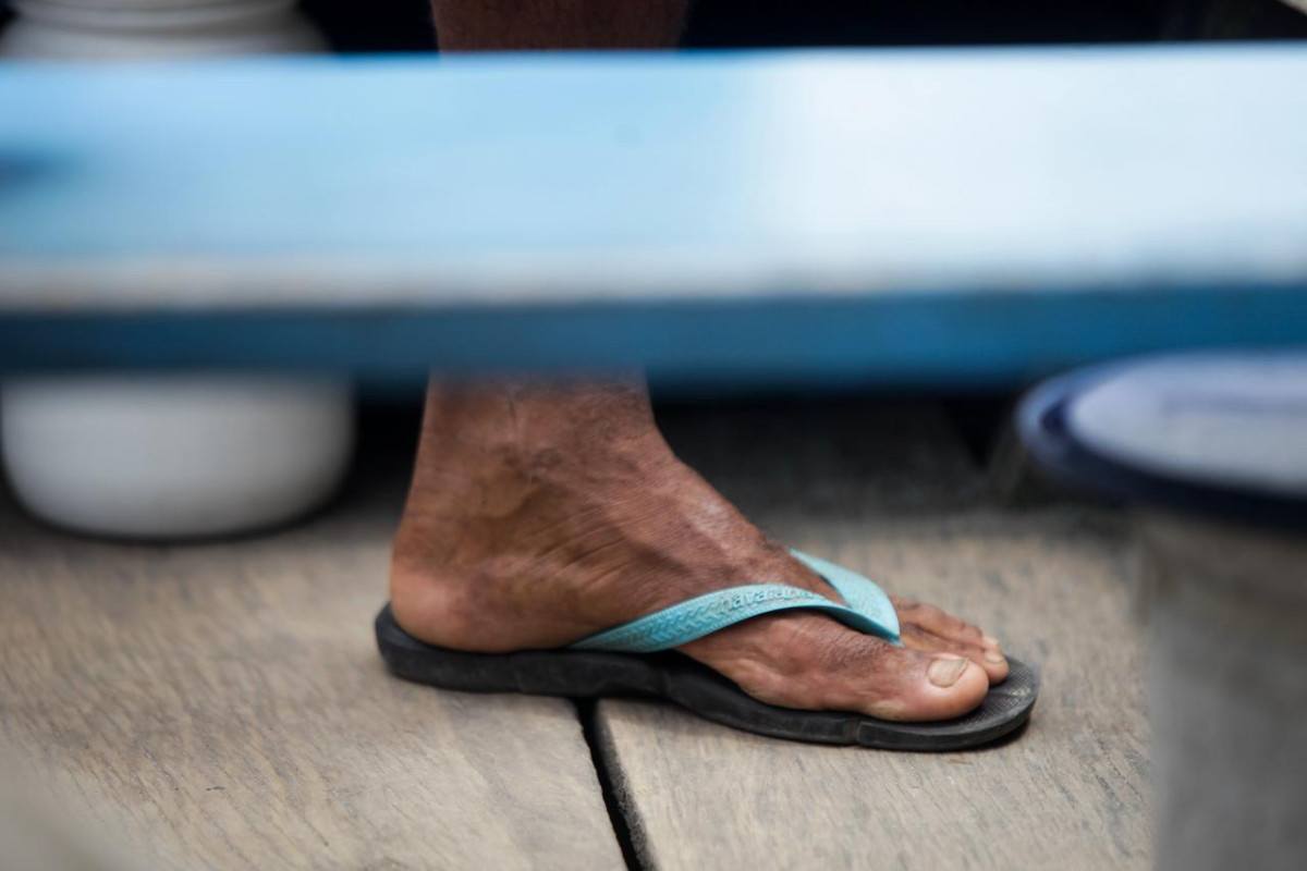 Barqueiro "Pai" herdou ofício desempenhado por sua família há 100 anos (Marina Torres/DP Foto)