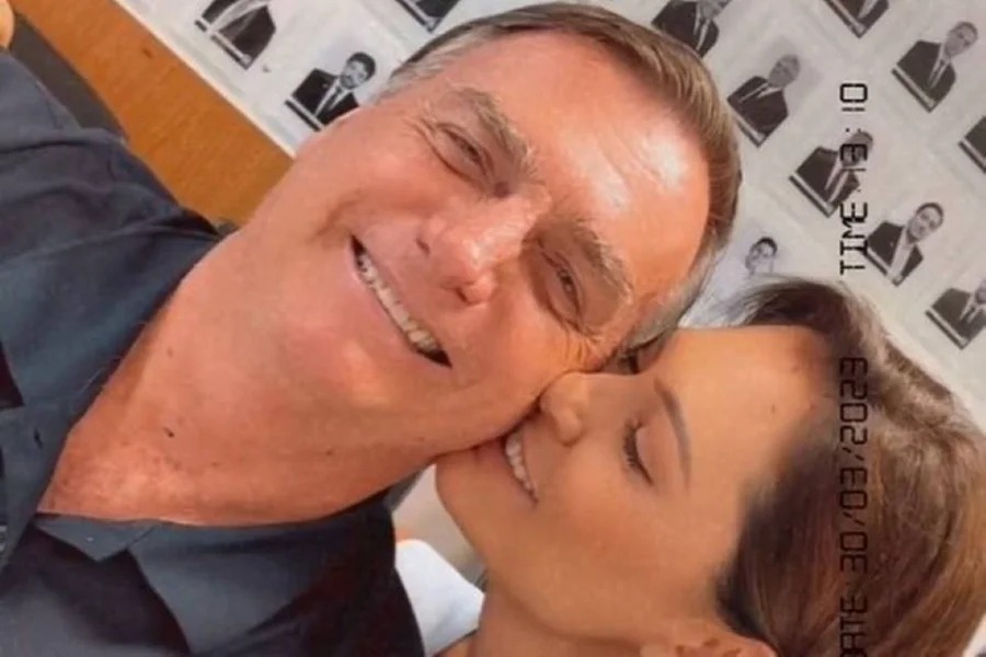 Ex-primeira-dama Michelle Bolsonaro e o ex-presidente Jair Bolsonaro/Reprodução/Redes sociais