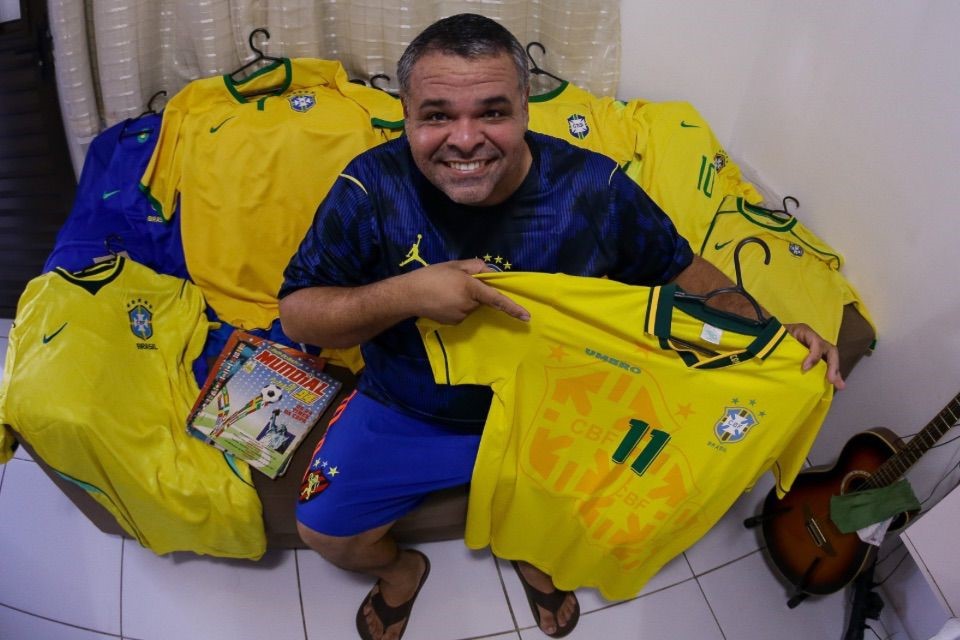 João Felipe, colecionador de camisas da Seleção Brasileira/Rafael Vieira / DP Foto