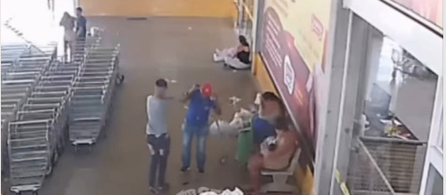 Momento da execução do taxista André José do Nascimento em supermercado/Foto: Reprodução/Instagram