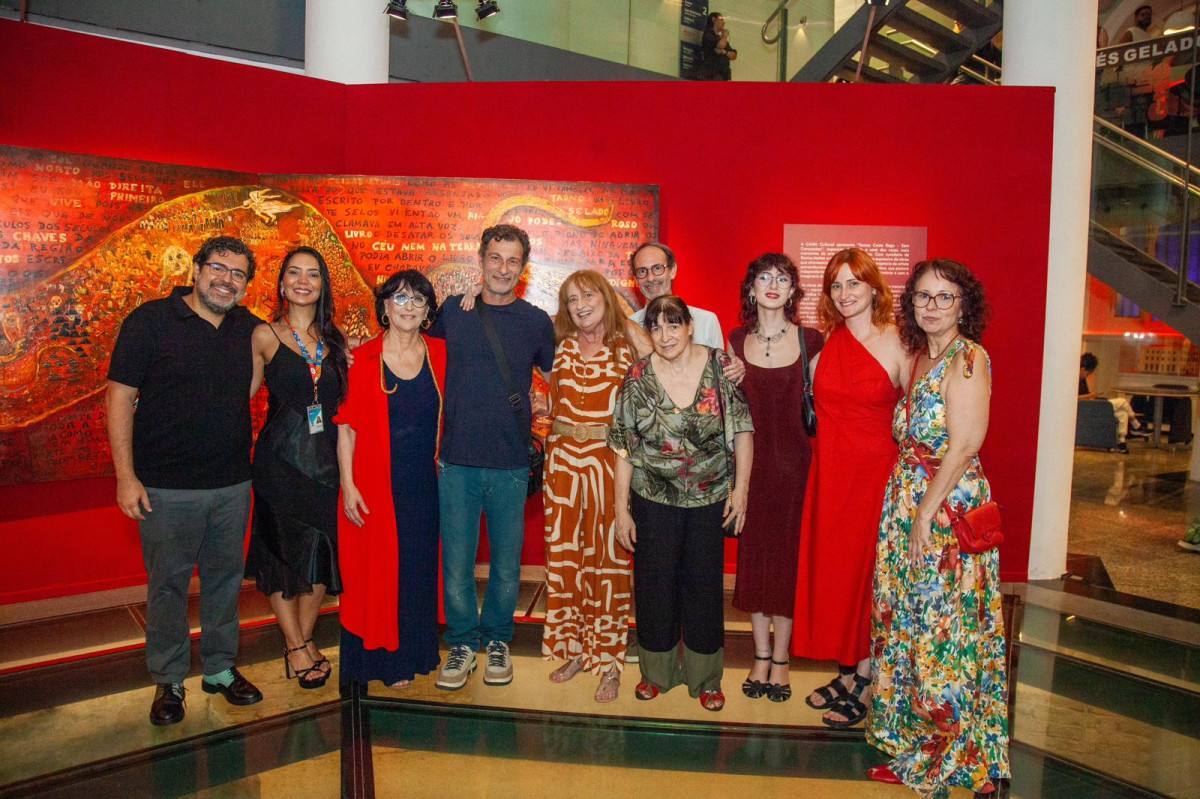 A última aparição pública da jornalista ocorreu na última terça-feira (24), durante a abertura da exposição "Sem Conexões", na Caixa Cultural Recife. A mostra homenageia sua mãe, a artista plástica Tereza Costa Rêgo, já falecida. (Foto: Karol Rodrigues/DP)