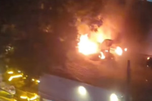 Princ&iacute;pio de inc&ecirc;ndio atinge bar em Boa Viagem, na Zona Sul do Recife