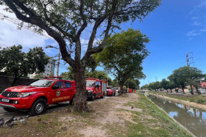 Bombeiros buscam por desaparecido no Canal do Arruda