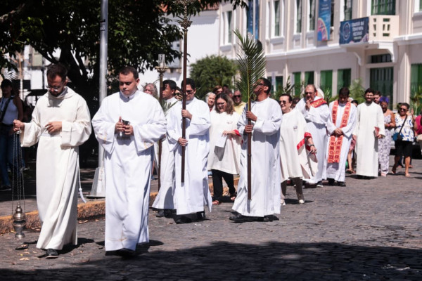 Fiéis do Recife e Olinda iniciaram celebração da Semana Santa com missas de Domingo de Ramos (Sandy James/DP Foto)