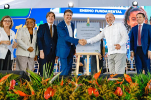 Lula sanciona lei que cria 17,8 mil cargos e gasto em 2026 chega a R$ 5,3 bilh&otilde;es