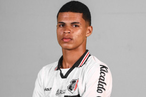 David Cabe&ccedil;a, lateral-esquerdo do Santa Cruz