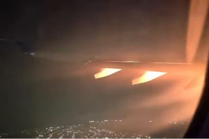 Avi&atilde;o fez pouso de emerg&ecirc;ncia no Aeroporto Internacional de Guarulhos ap&oacute;s explos&atilde;o de turbina