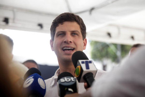 Jo&atilde;o Campos em evento de armamento da Guarda Municipal do Recife