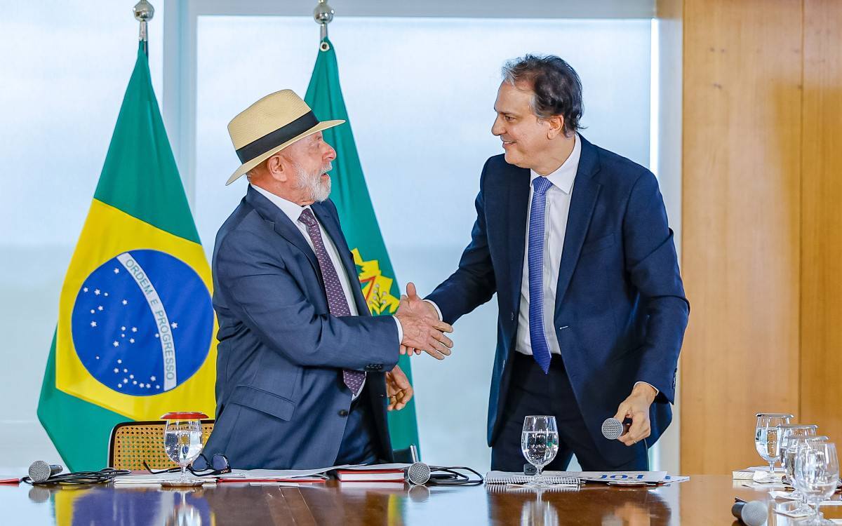 Presidente da República, Luiz Inácio Lula da Silva e o ministro da Educação Camilo Santana/Ricardo Stuckert/PR