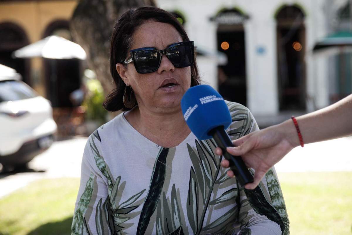 Solange Alves, de 51 anos, recebeu com boa expectativa a notícia do armamento da Guarda Civil Municipal do Recife (Foto: Marina Torres/DP Foto)