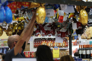 Com&eacute;rcio de ovos de p&aacute;scoa na Semana Santa