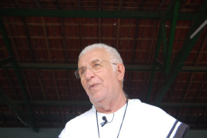 Padre Airton Freire.