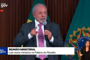 Lula durante reuni&atilde;o ministerial