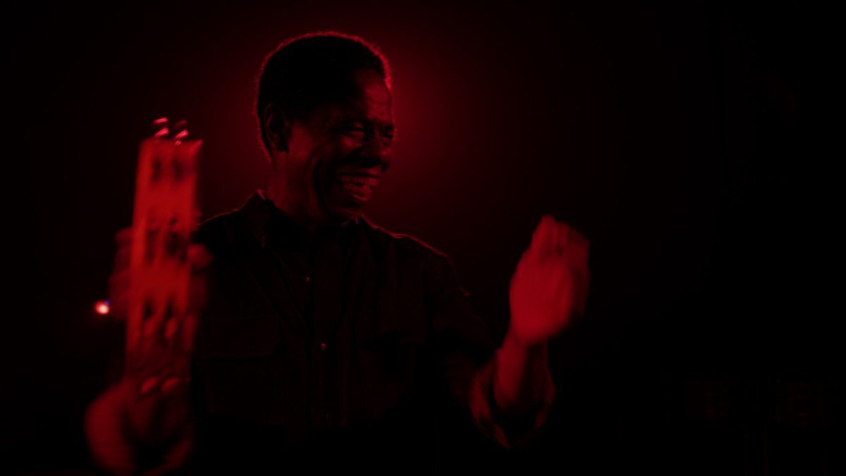 Paulinho da Costa recebe a merecida aclamação do público com 