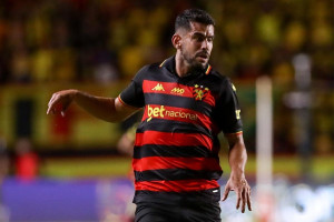 Z&eacute; Roberto, centroavante do Sport