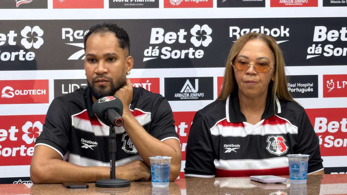 Everaldo, atacante do Santa Cruz/Léo Albertim /SCFC