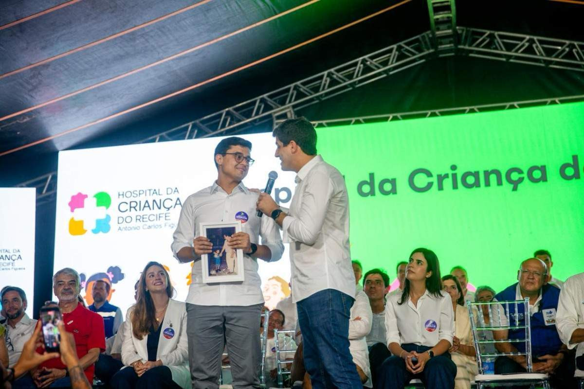 Em seu último discurso como prefeito do Recife, João Campos agradeceu a confiança e revisitou seus cinco anos de gestão (Foto: Karol Rodrigues/DP Foto)