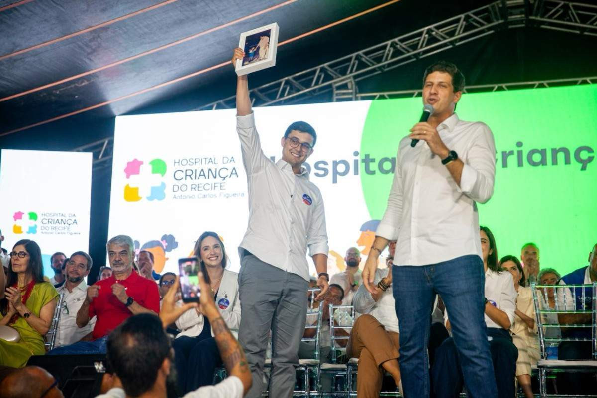 Em seu último discurso como prefeito do Recife, João Campos agradeceu a confiança e revisitou seus cinco anos de gestão (Foto: Karol Rodrigues/DP Foto)