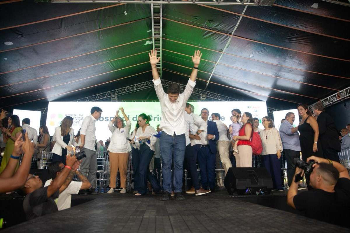 Em seu último discurso como prefeito do Recife, João Campos agradeceu a confiança e revisitou seus cinco anos de gestão (Foto: Karol Rodrigues/DP Foto)