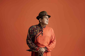 Maestro Spok se aventura como cantor em "Ra&iacute;zes", seu novo disco de in&eacute;ditas