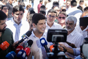 Jo&atilde;o Campos fez despedida da prefeitura do Recife, nesta quinta (2), no Pina 