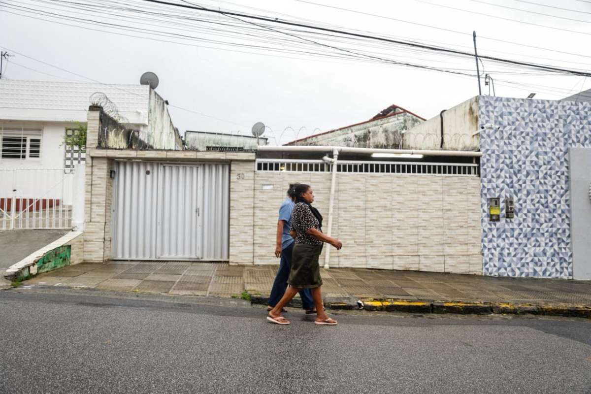 Aposentada Irineia Romão pagou contas com atraso por atraso na entrega da correspondência (Crysli Viana/DP Foto)