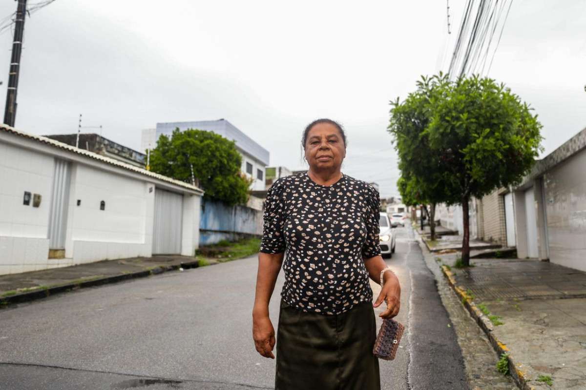 Aposentada Irineia Romão pagou contas com atraso por atraso na entrega da correspondência (Crysli Viana/DP Foto)