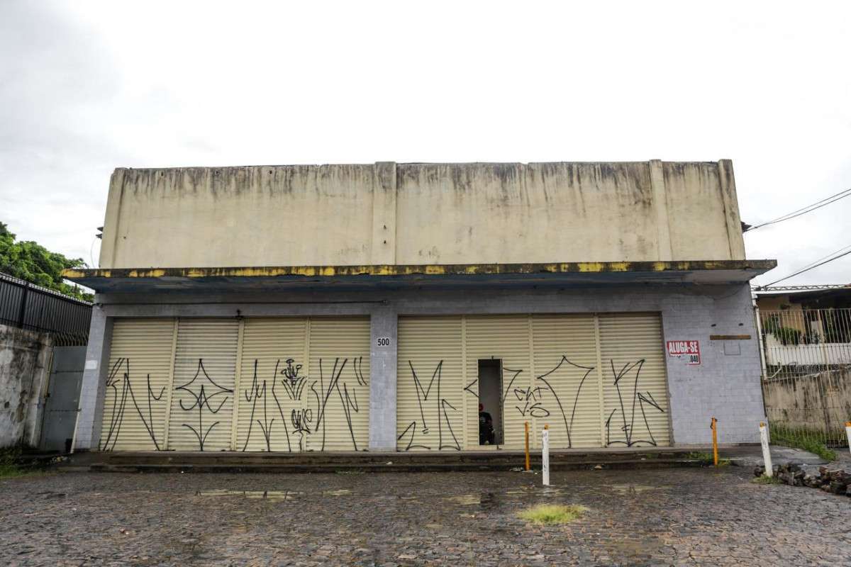 Imóvel onde funcionava antiga agência está disponível para aluguel (Crysli Viana/DP Foto)