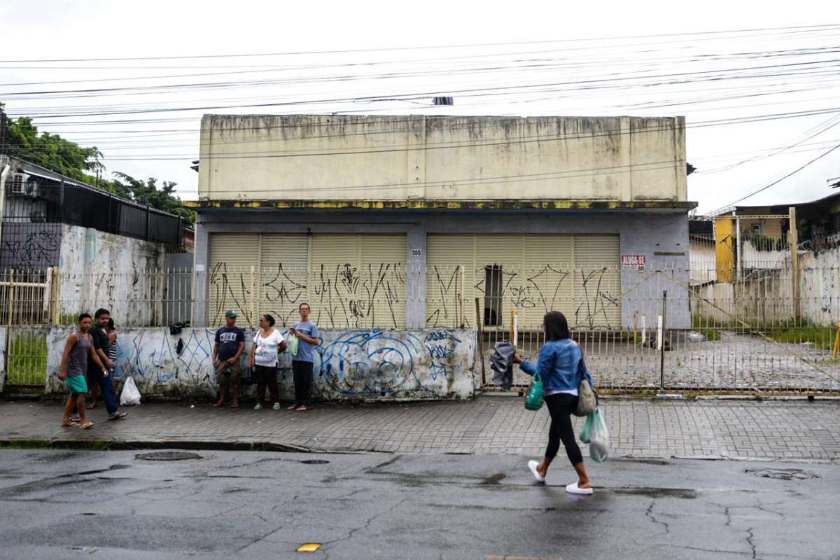 Imóvel onde funcionava antiga agência está disponível para aluguel (Crysli Viana/DP Foto)