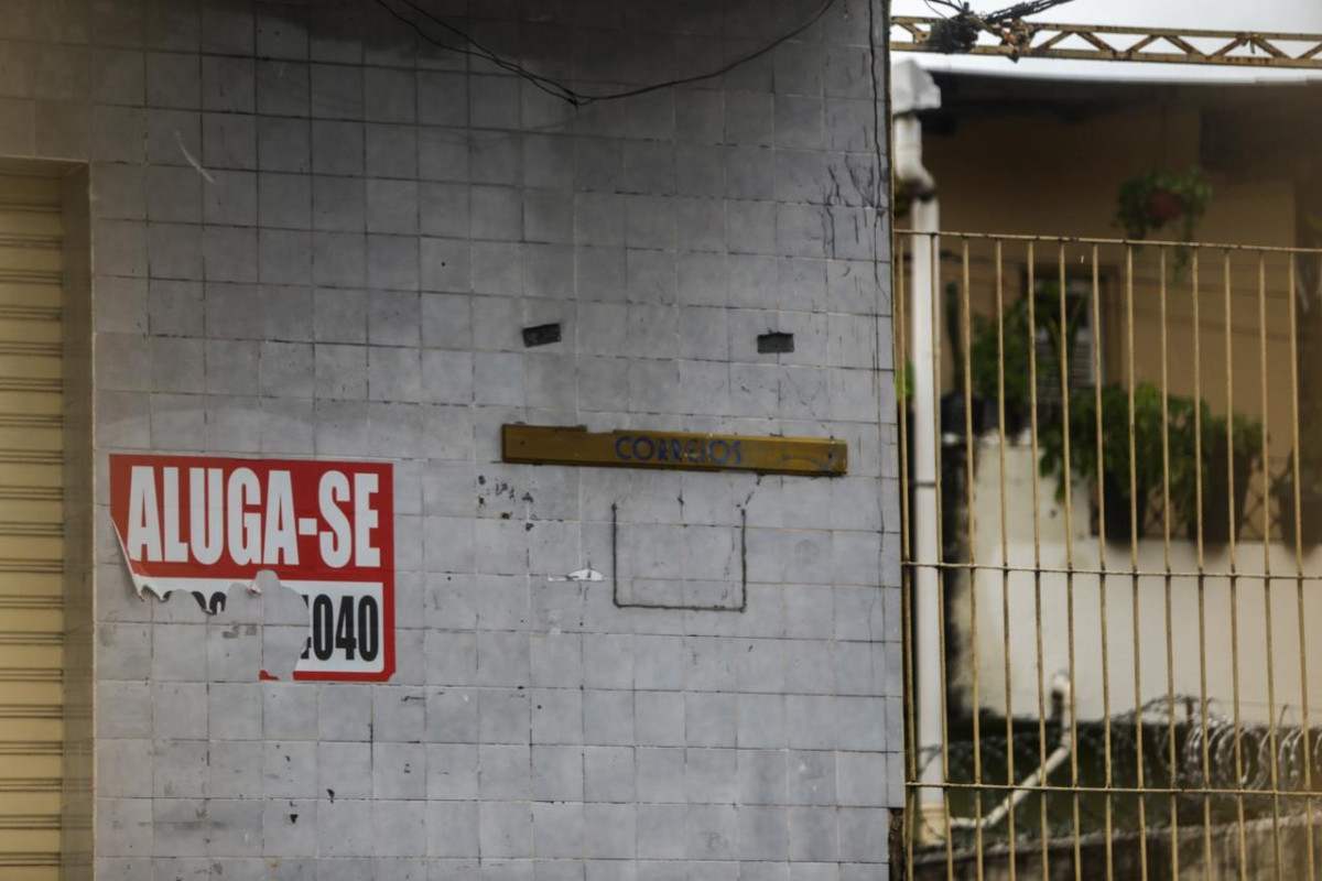 Imóvel onde funcionava antiga agência está disponível para aluguel (Crysli Viana/DP Foto)