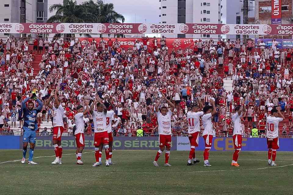 Torcida e elenco do Náutico nos Aflitos/Rafael Vieira / CNC