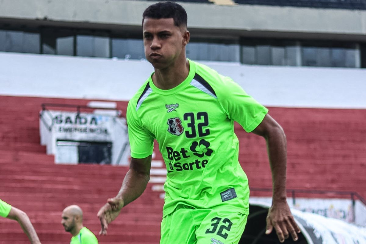 Nilton, atacante do Santa Cruz/Evelyn Victoria/SCFC