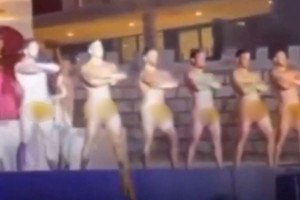 Cena do 'Bacanal de Herodes' da Paix&atilde;o de Cristo de Gravat&aacute;, no Agreste, dividiu opini&otilde;es