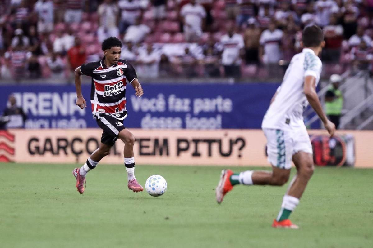 Vitinho, atacante do Santa Cruz/Rafael Vieira