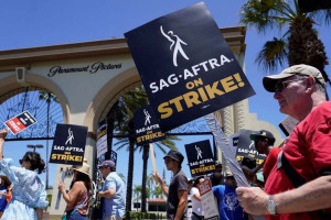 Acordo provis&oacute;rio encerra semanas de negocia&ccedil;&atilde;o entre roteiristas e est&uacute;dios