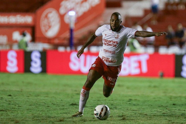 Entrando nas partidas, Victor Andrade vive começo promissor pelo Náutico